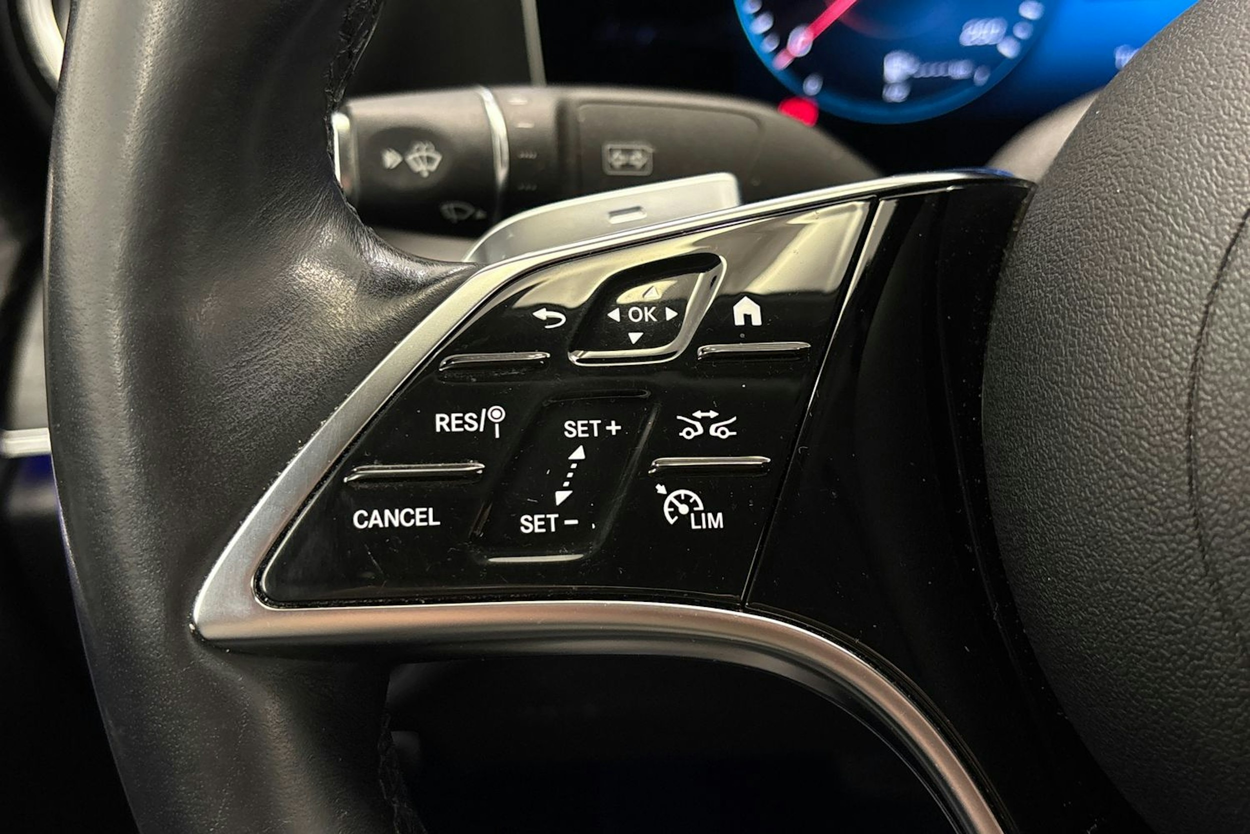 met. sininen Mercedes-Benz E 2022 kuva 14.
