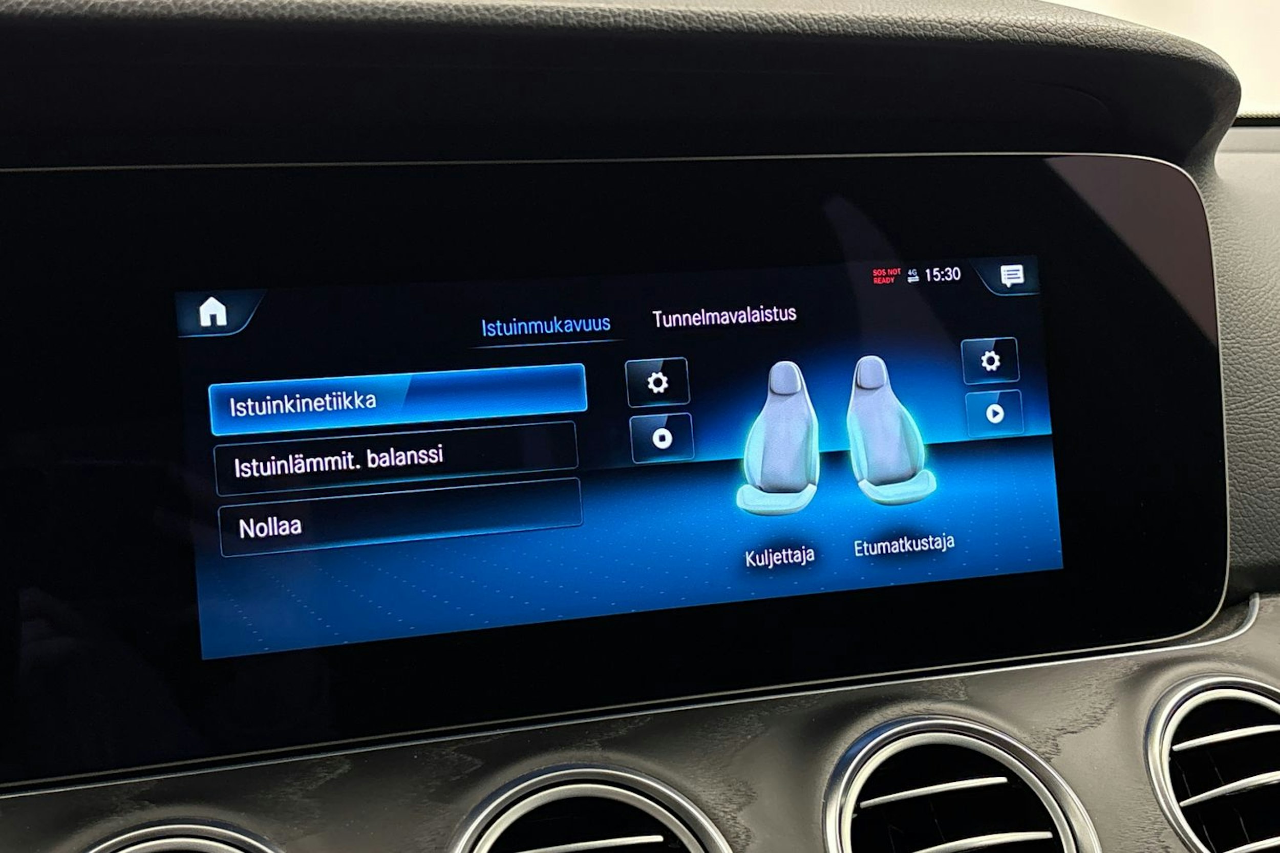 met. sininen Mercedes-Benz E 2022 kuva 19.