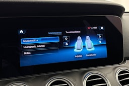 met. sininen Mercedes-Benz E 2022 kuva 19.