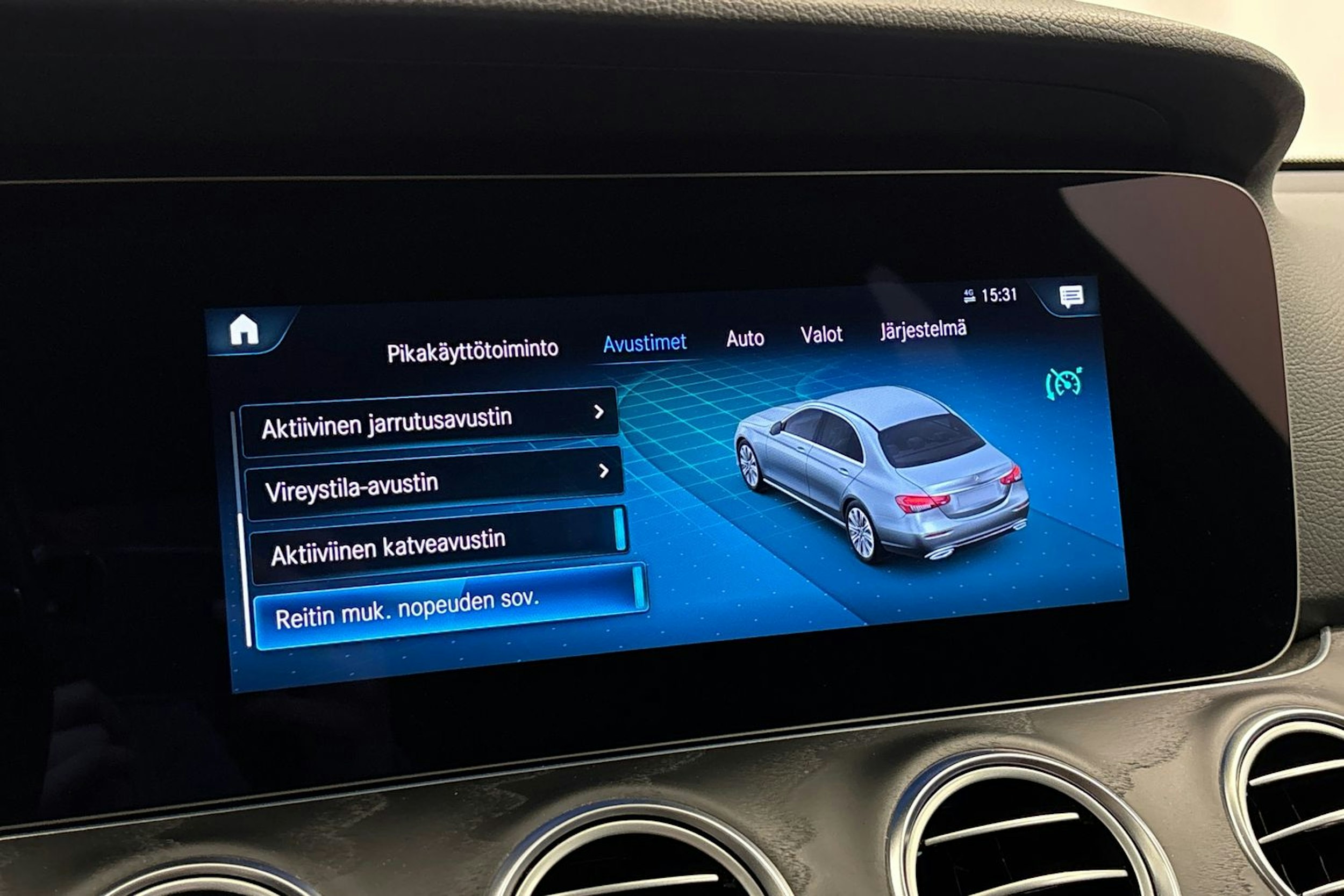 met. sininen Mercedes-Benz E 2022 kuva 21.
