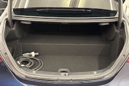 met. sininen Mercedes-Benz E 2022 kuva 24.