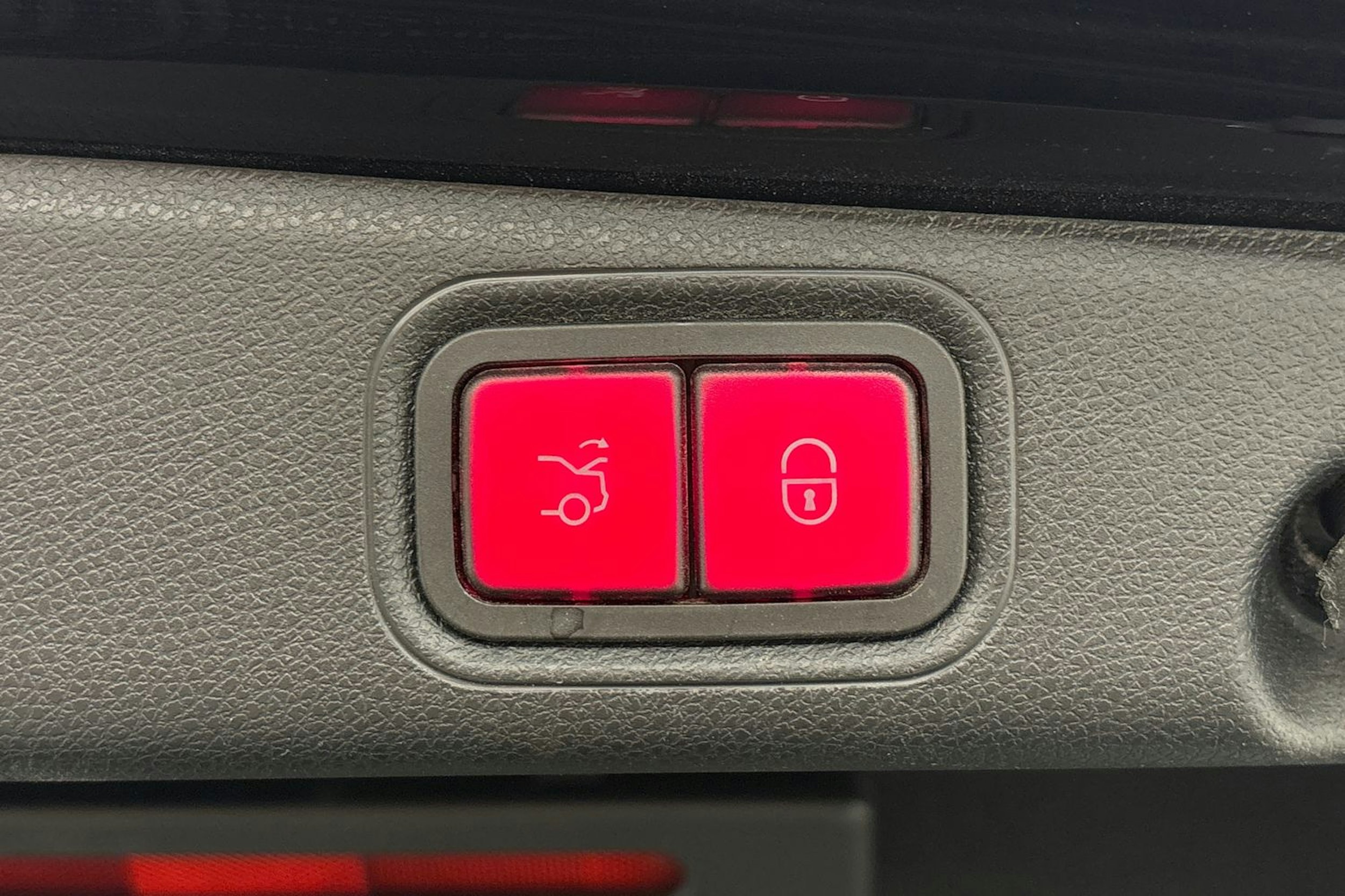 met. sininen Mercedes-Benz E 2022 kuva 25.