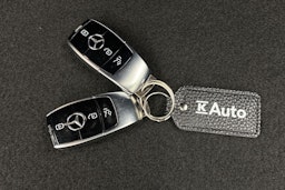 met. sininen Mercedes-Benz E 2022 kuva 27.