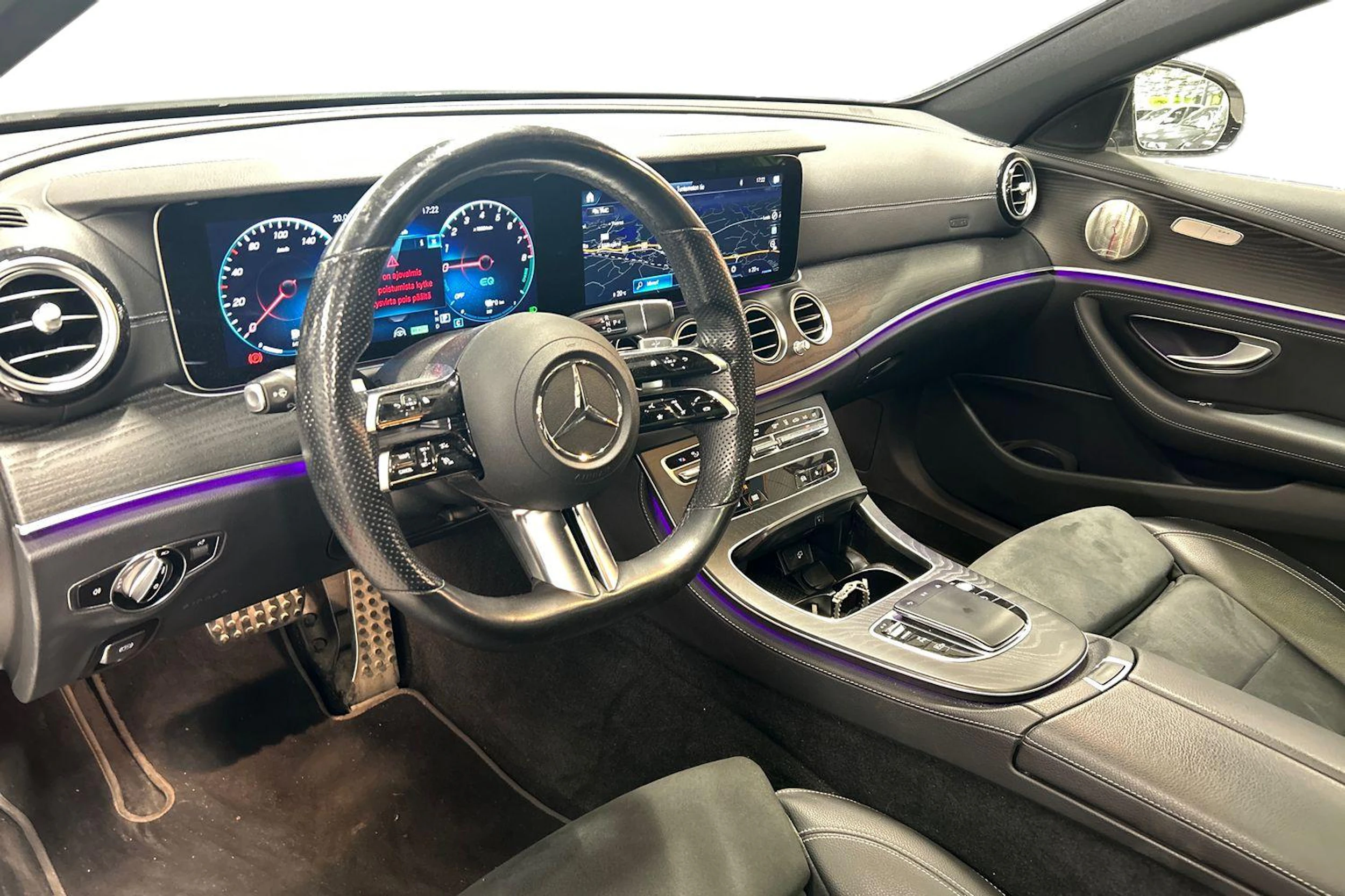 valkoinen Mercedes-Benz E 2022 kuva 3.