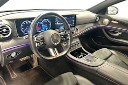 valkoinen Mercedes-Benz E 2022 kuva 3.