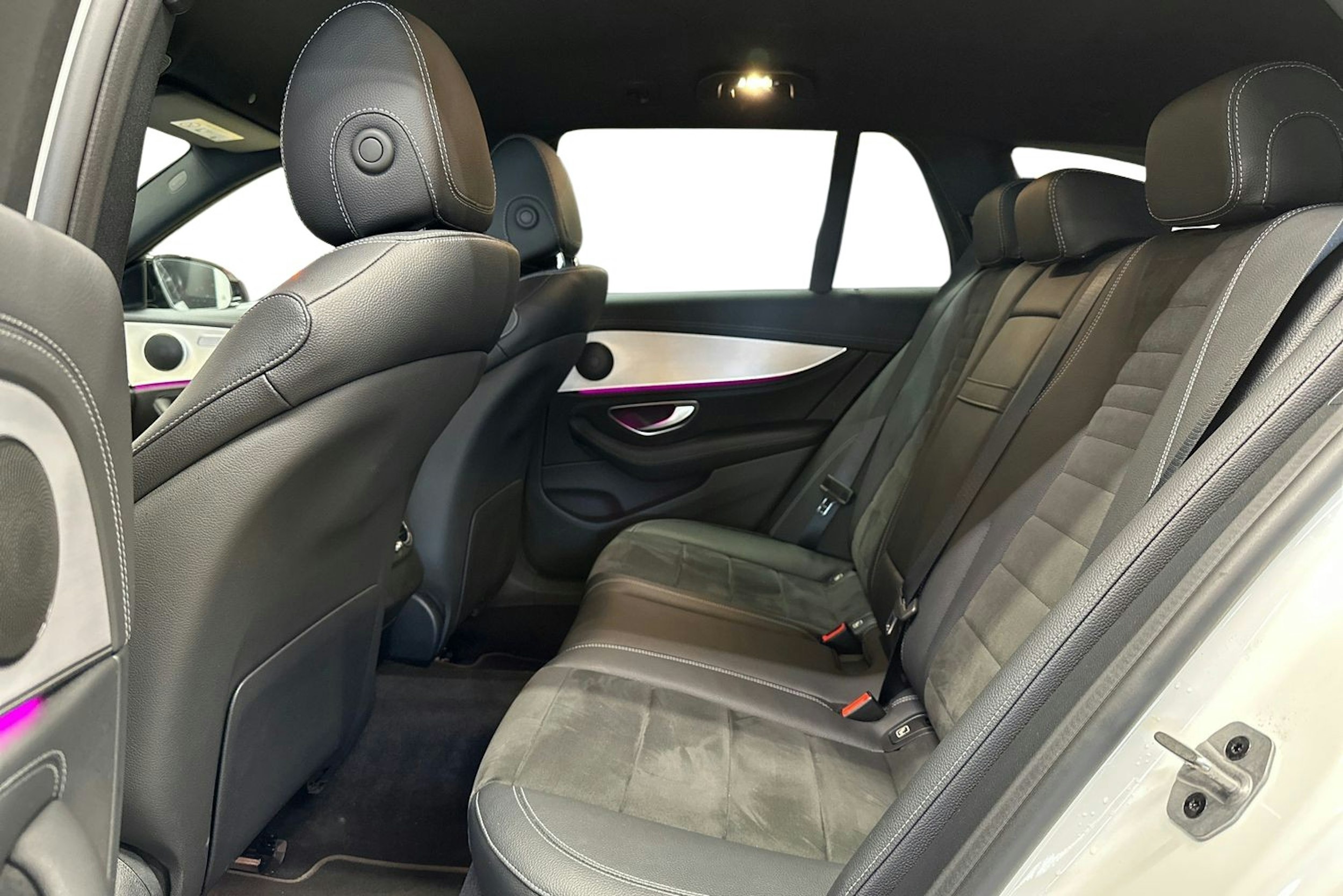 valkoinen Mercedes-Benz E 2022 kuva 10.