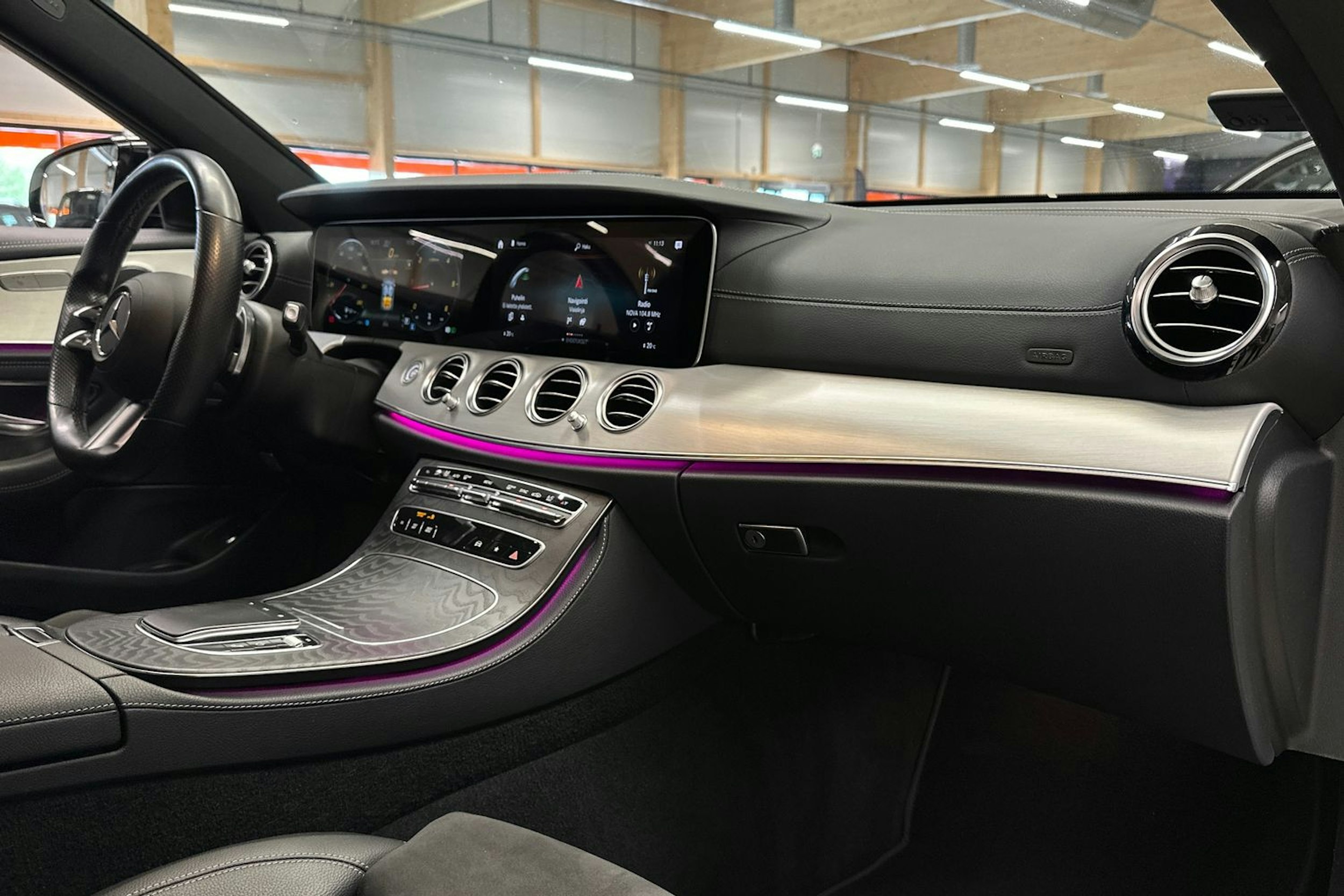 valkoinen Mercedes-Benz E 2022 kuva 12.