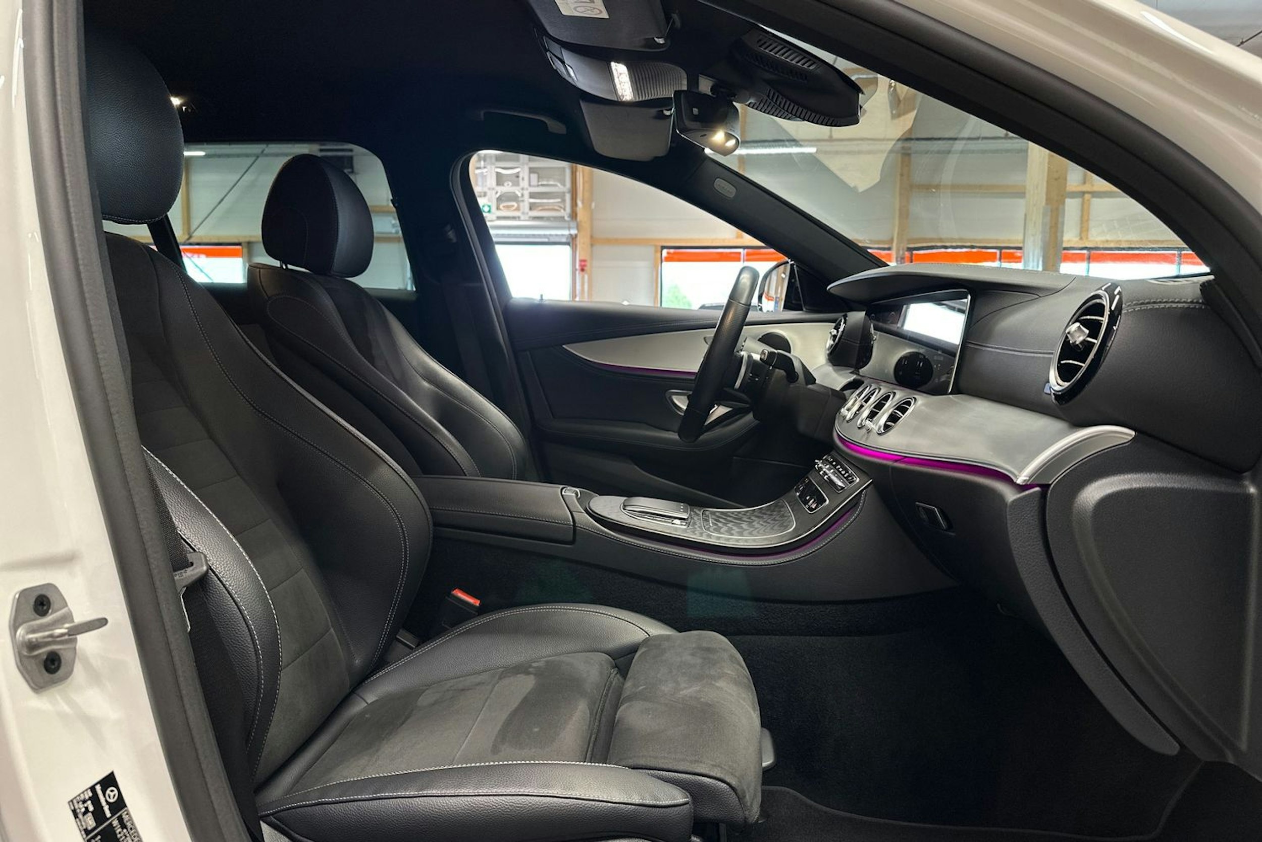 valkoinen Mercedes-Benz E 2022 kuva 13.