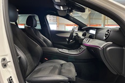 valkoinen Mercedes-Benz E 2022 kuva 13.