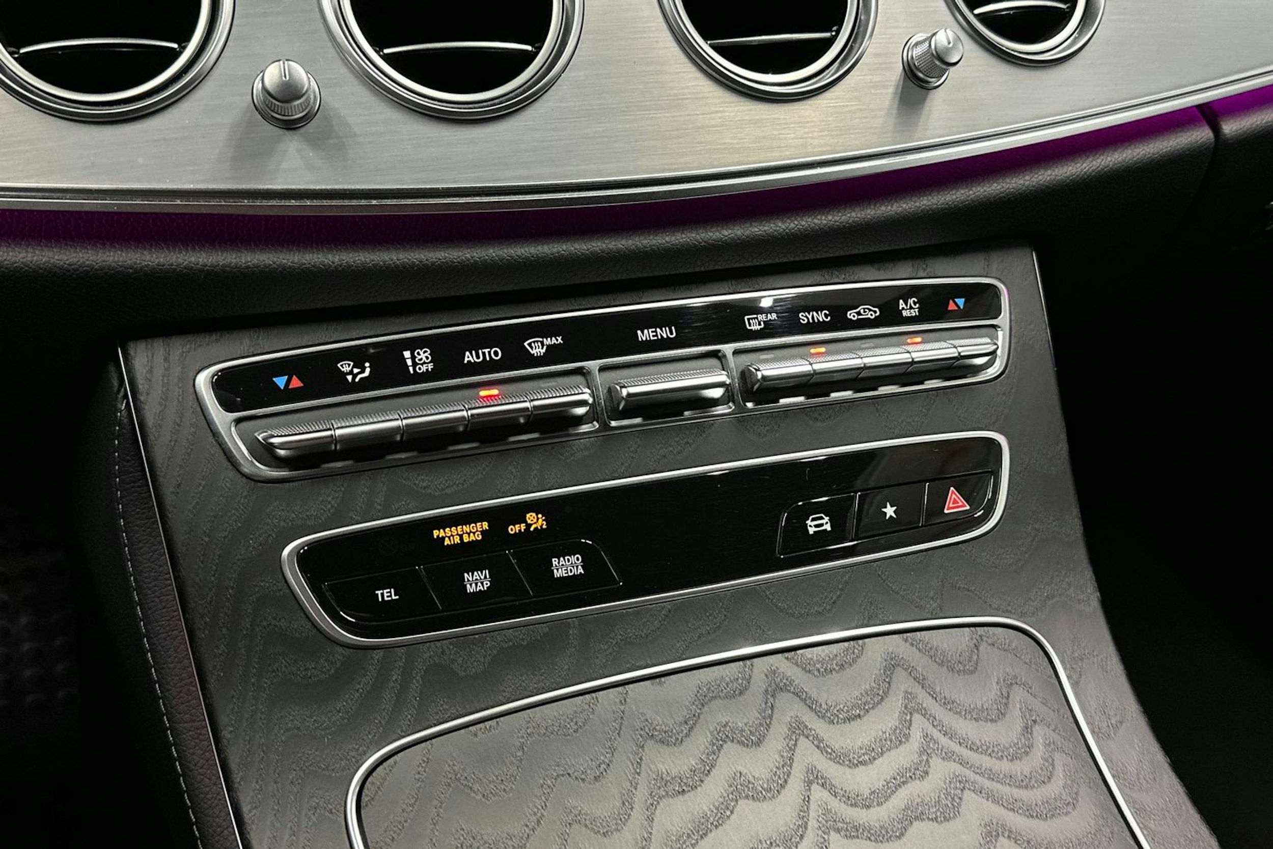 valkoinen Mercedes-Benz E 2022 kuva 22.