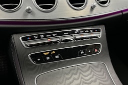 valkoinen Mercedes-Benz E 2022 kuva 22.