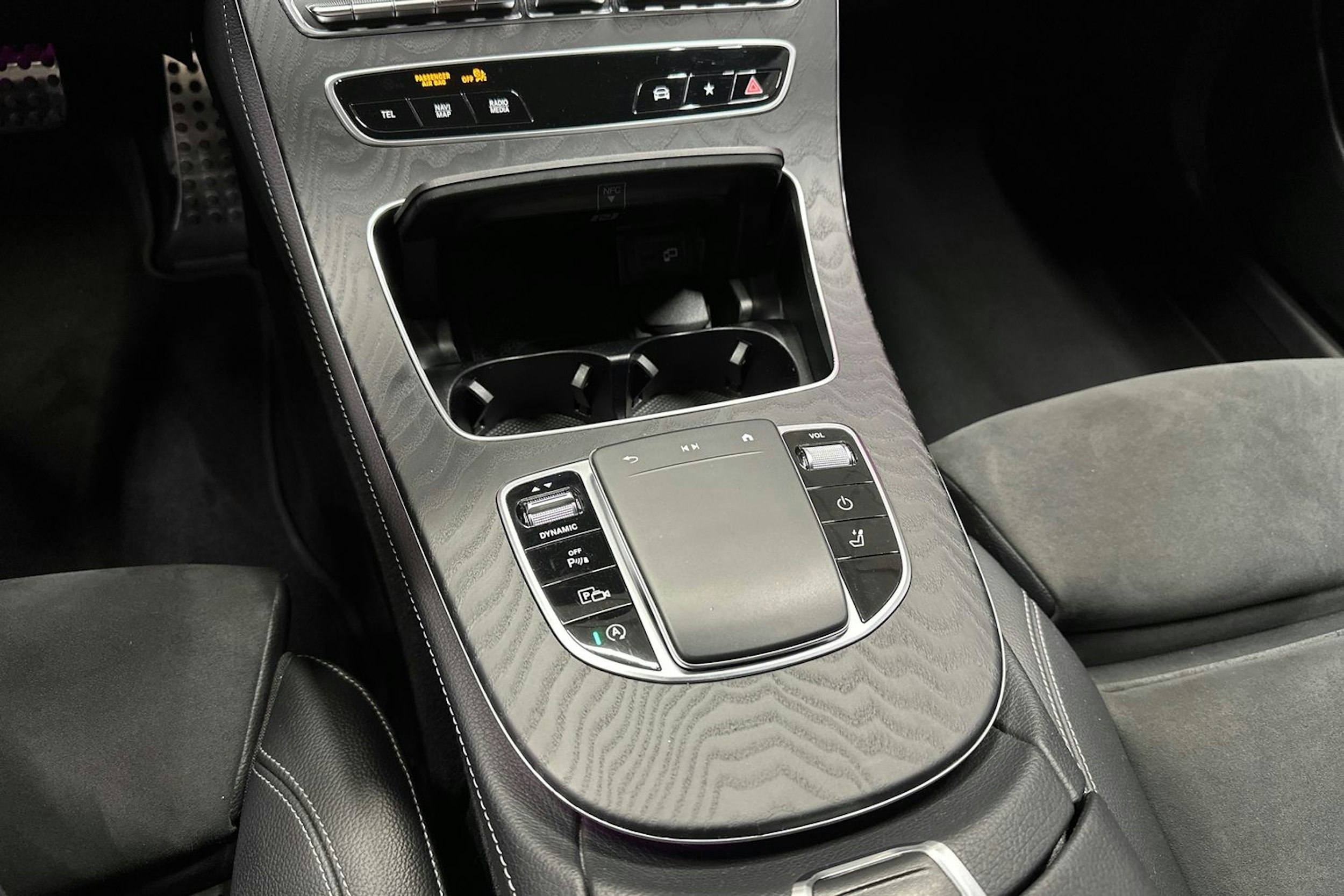 valkoinen Mercedes-Benz E 2022 kuva 23.