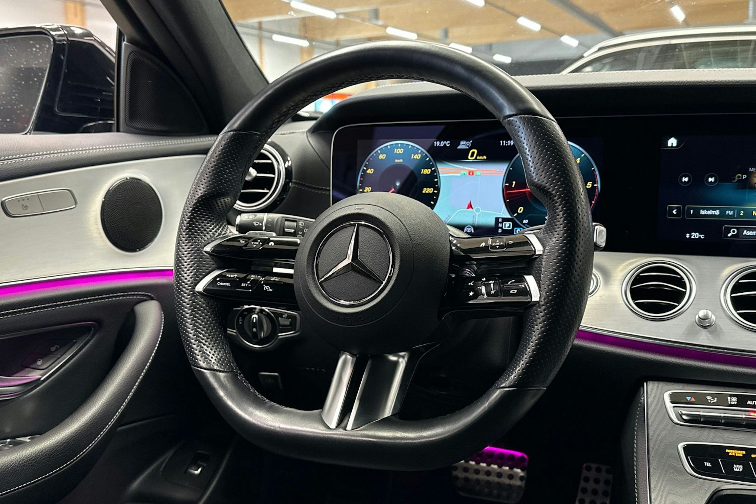 valkoinen Mercedes-Benz E 2022 kuva 26.