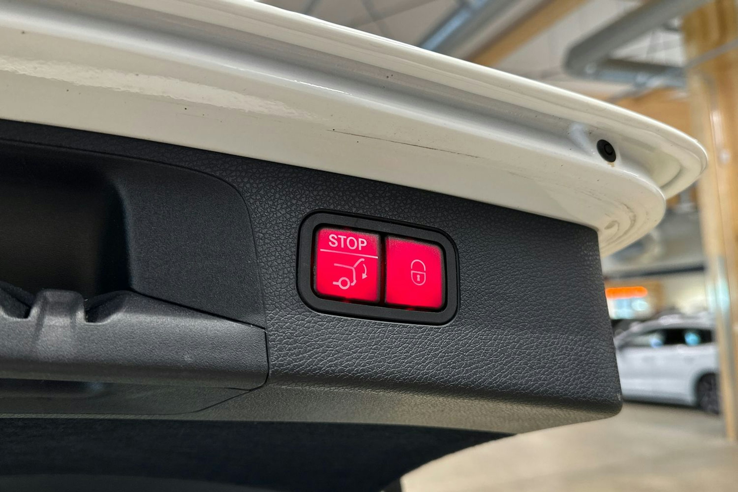 valkoinen Mercedes-Benz E 2022 kuva 34.
