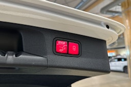 valkoinen Mercedes-Benz E 2022 kuva 34.
