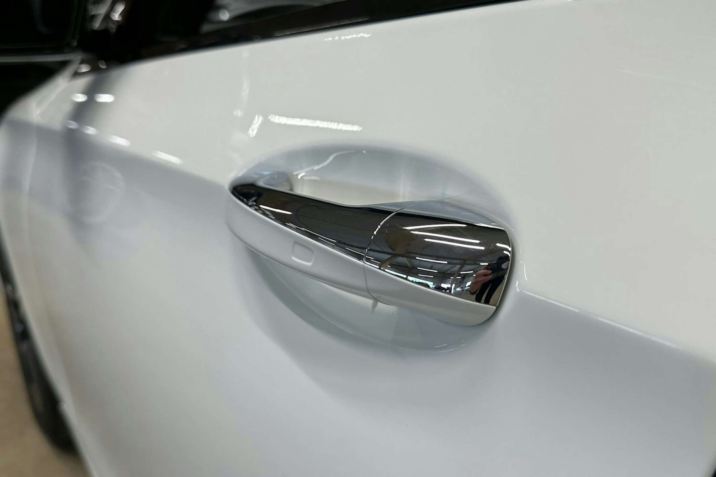 valkoinen Mercedes-Benz E 2022 kuva 35.