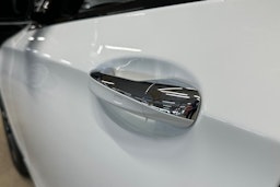 valkoinen Mercedes-Benz E 2022 kuva 35.