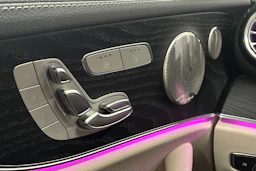 punainen Mercedes-Benz E 2022 kuva 7.