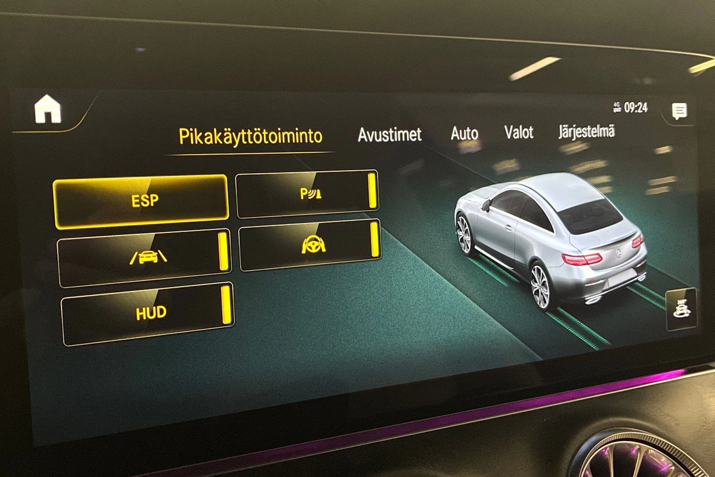 punainen Mercedes-Benz E 2022 kuva 8.