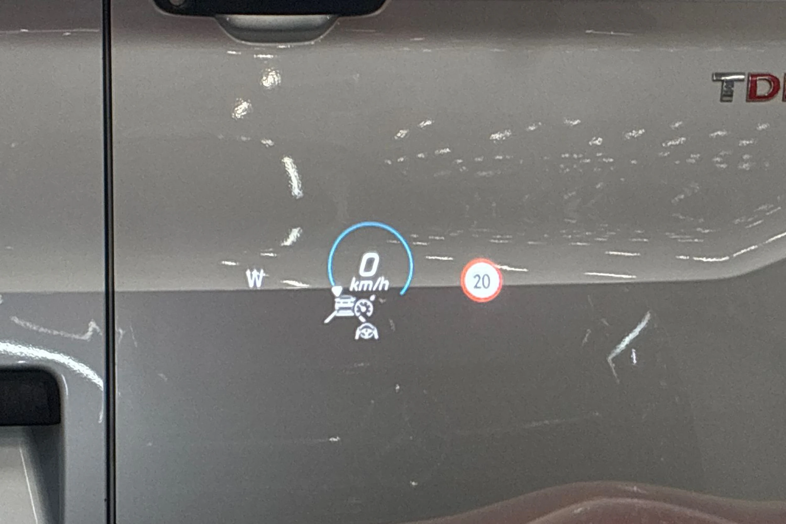 punainen Mercedes-Benz E 2022 kuva 9.