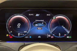 punainen Mercedes-Benz E 2022 kuva 16.