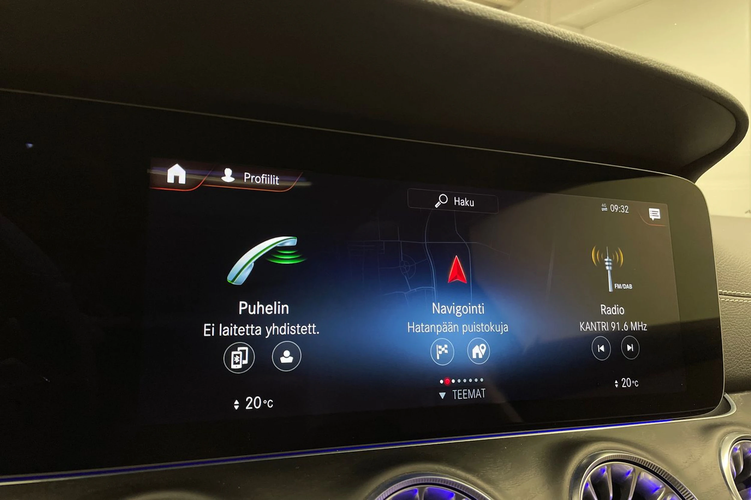 punainen Mercedes-Benz E 2022 kuva 17.