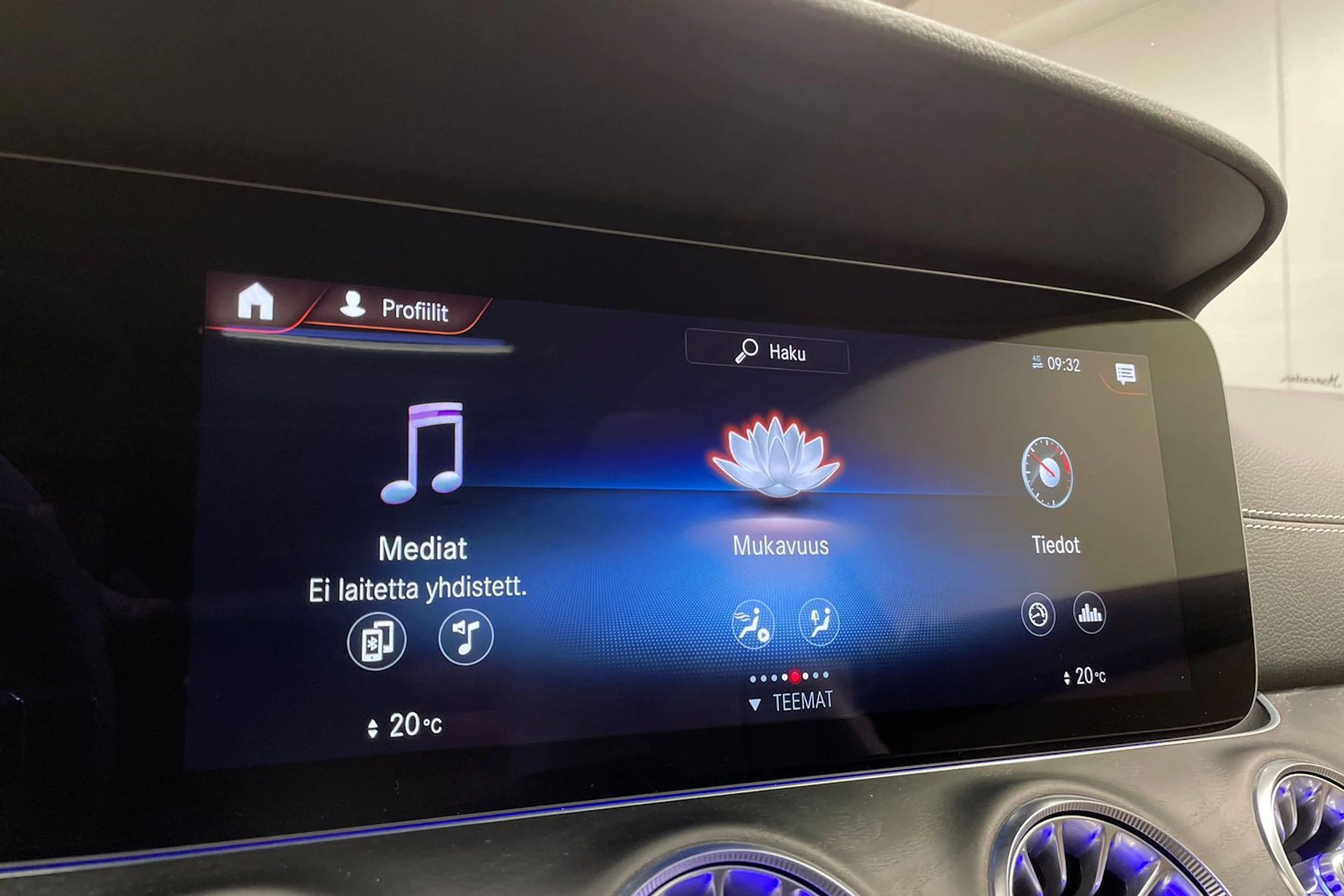 punainen Mercedes-Benz E 2022 kuva 18.