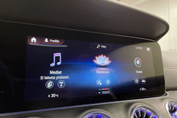 punainen Mercedes-Benz E 2022 kuva 18.