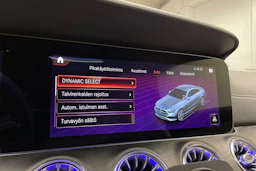 punainen Mercedes-Benz E 2022 kuva 20.