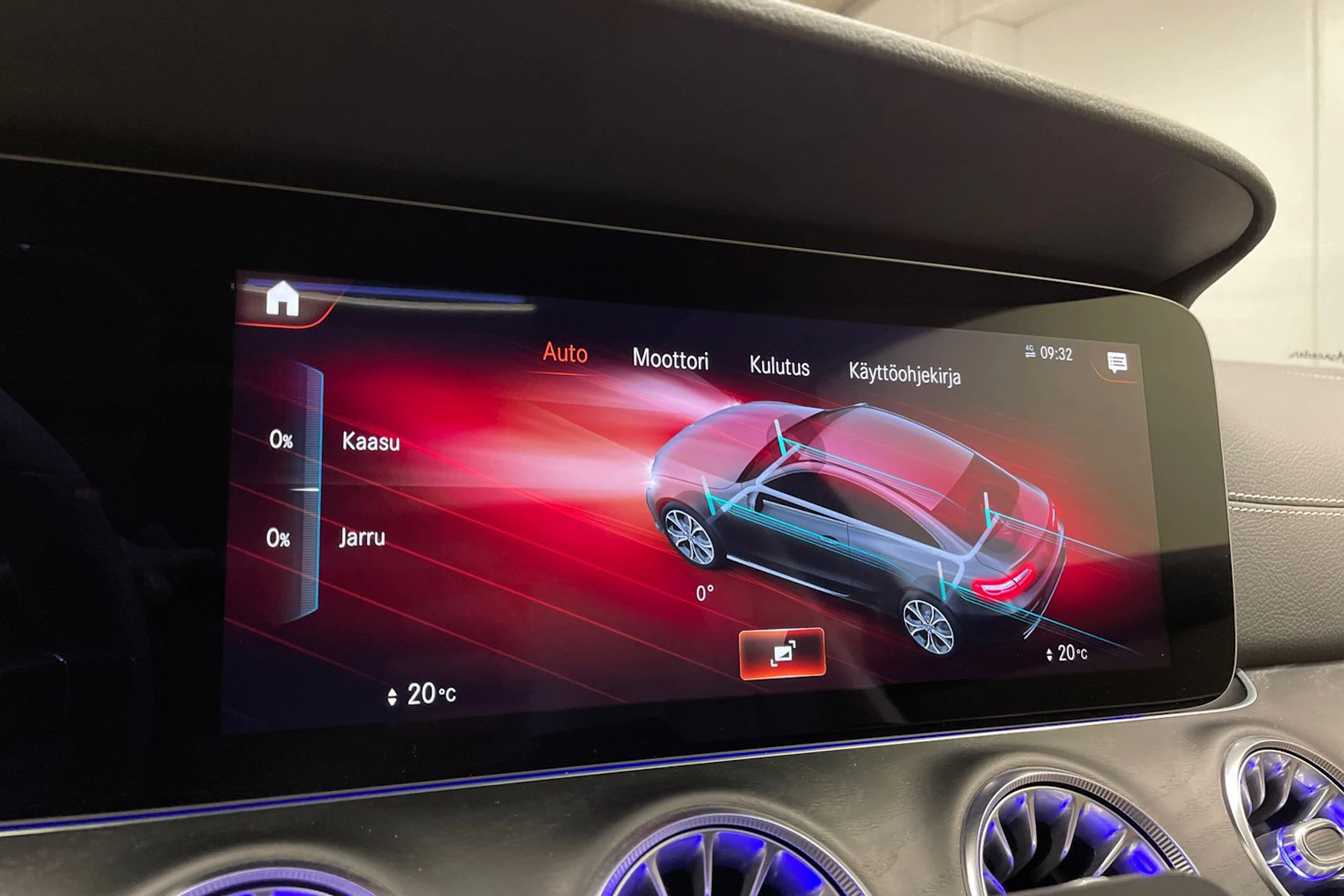 punainen Mercedes-Benz E 2022 kuva 21.