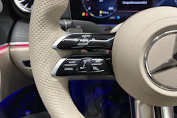 punainen Mercedes-Benz E 2022 kuva 27.