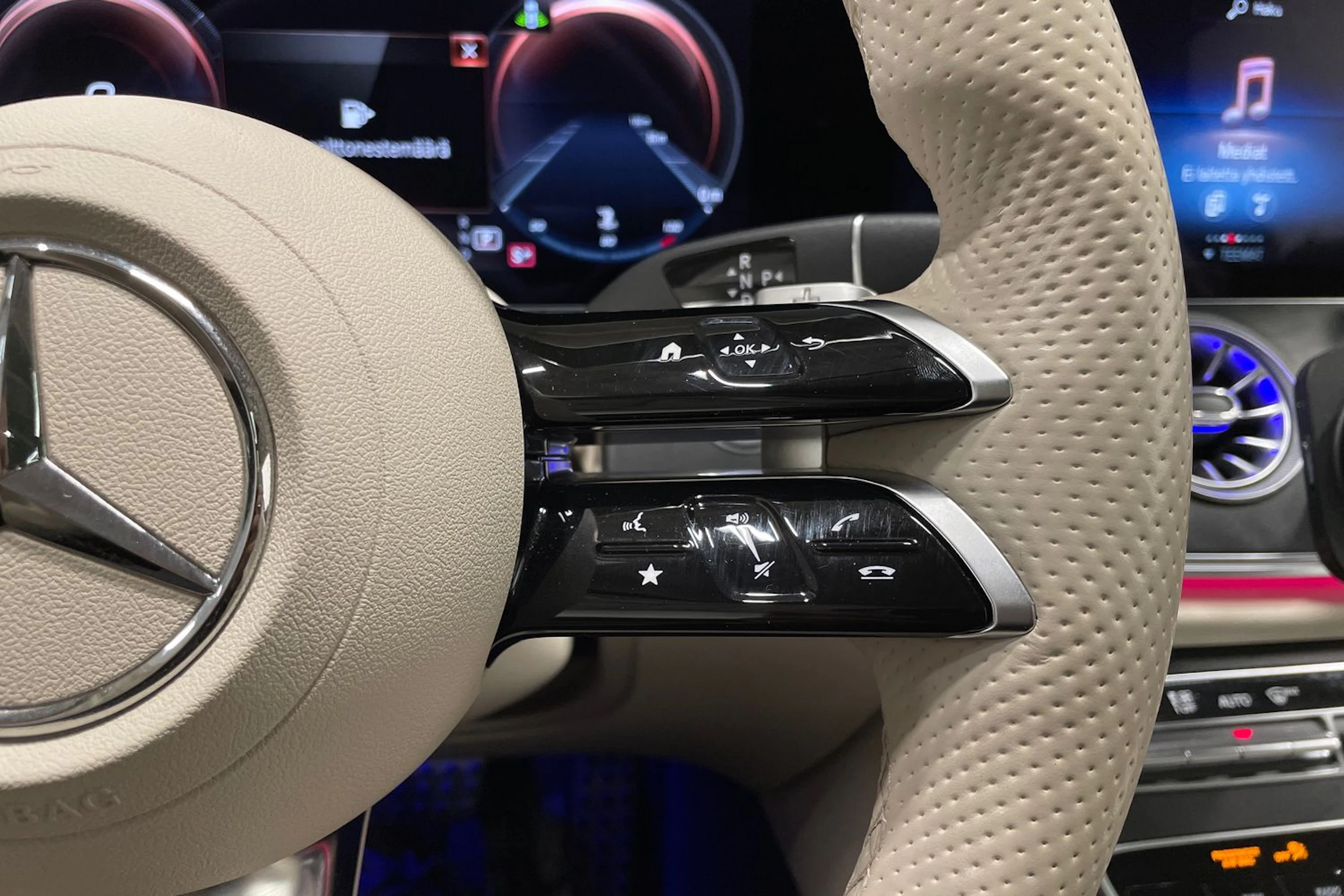 punainen Mercedes-Benz E 2022 kuva 28.