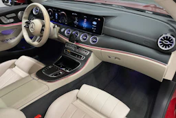 punainen Mercedes-Benz E 2022 kuva 34.