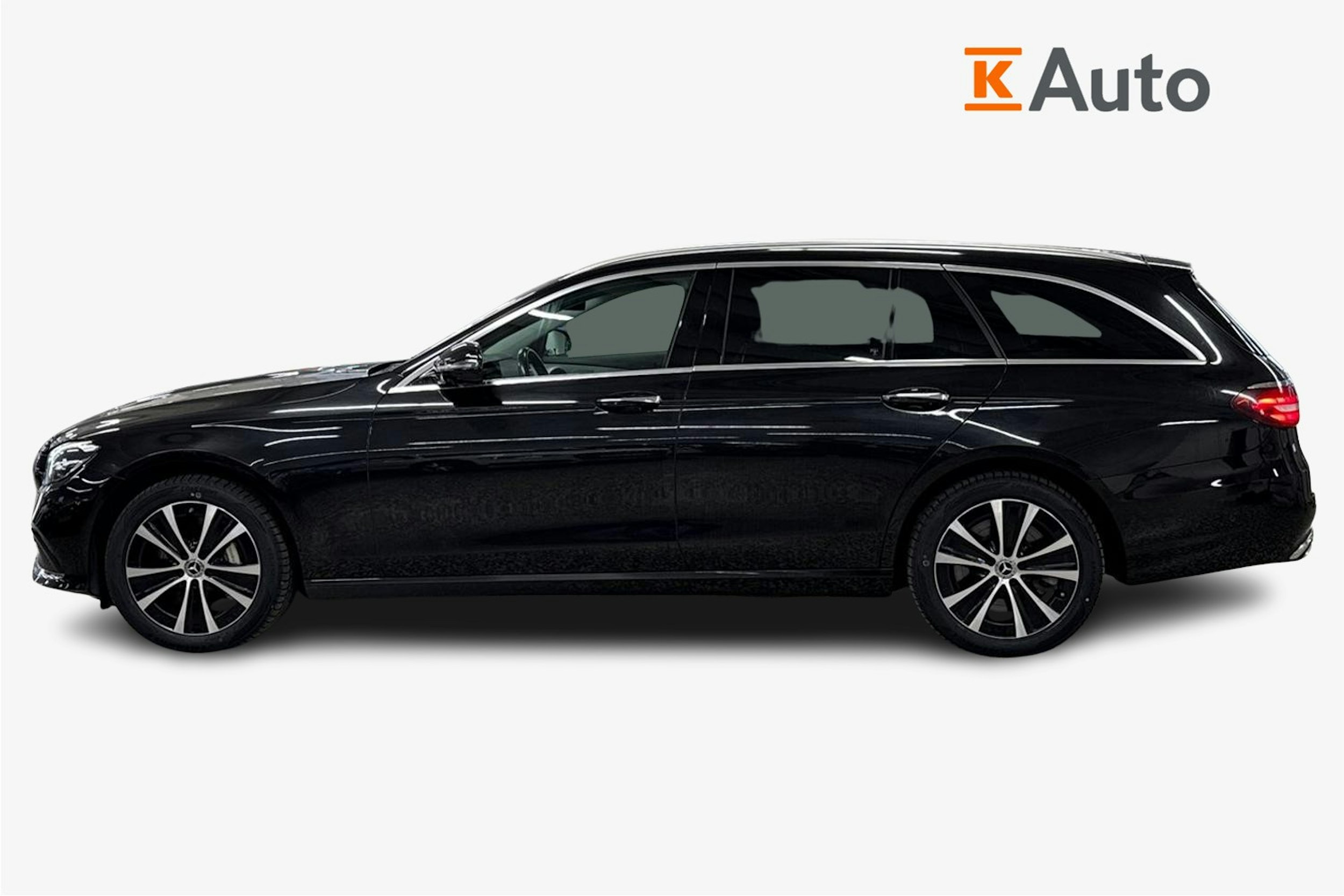 musta Mercedes-Benz E 2022 kuva 6.