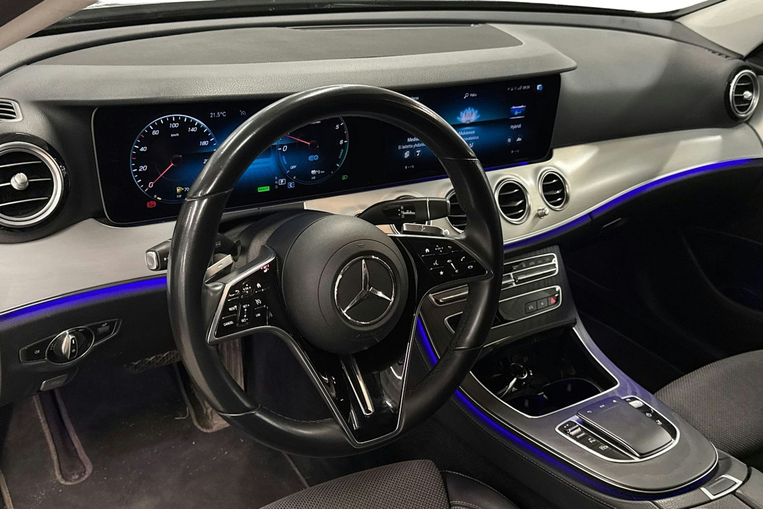 musta Mercedes-Benz E 2022 kuva 7.