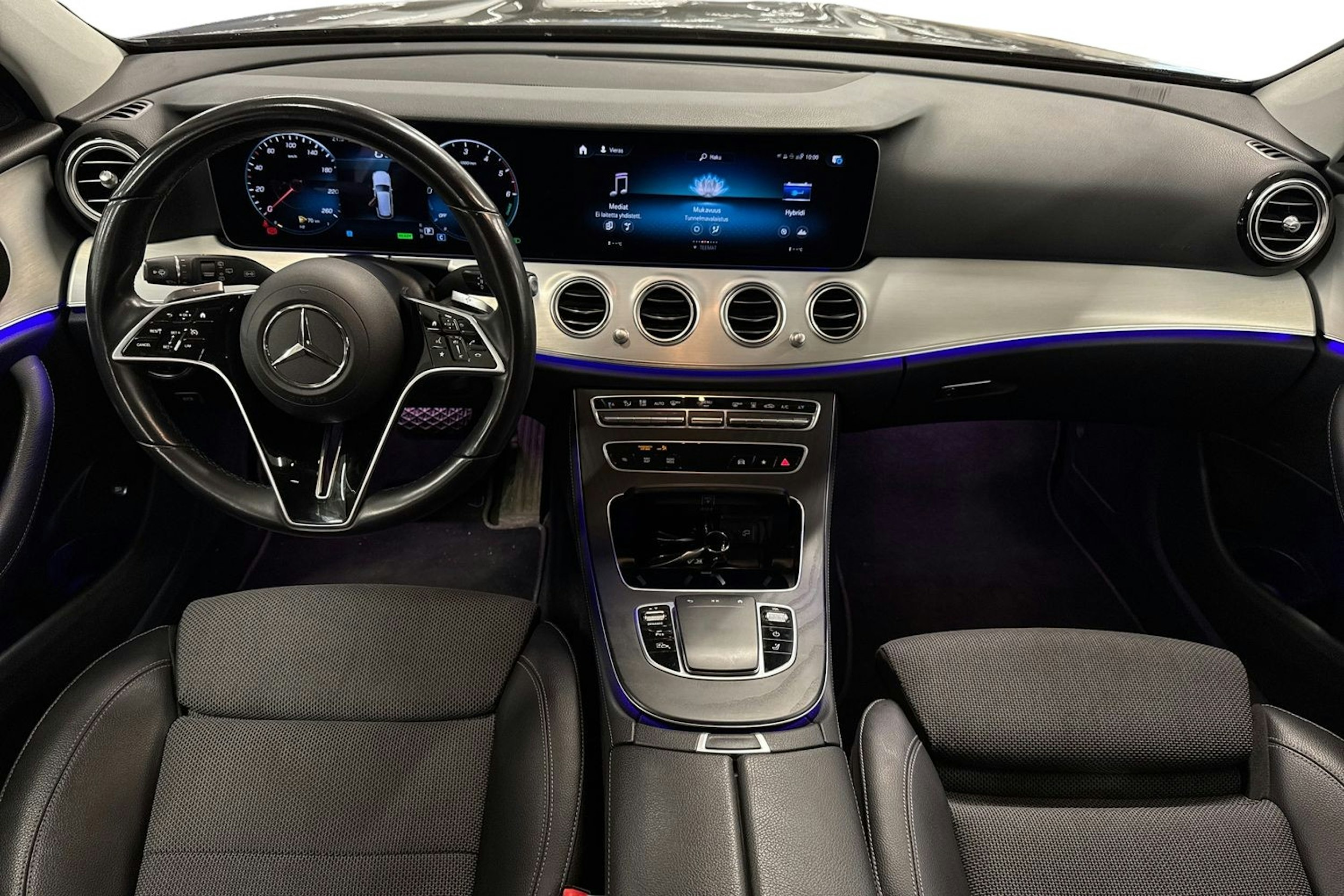 musta Mercedes-Benz E 2022 kuva 9.