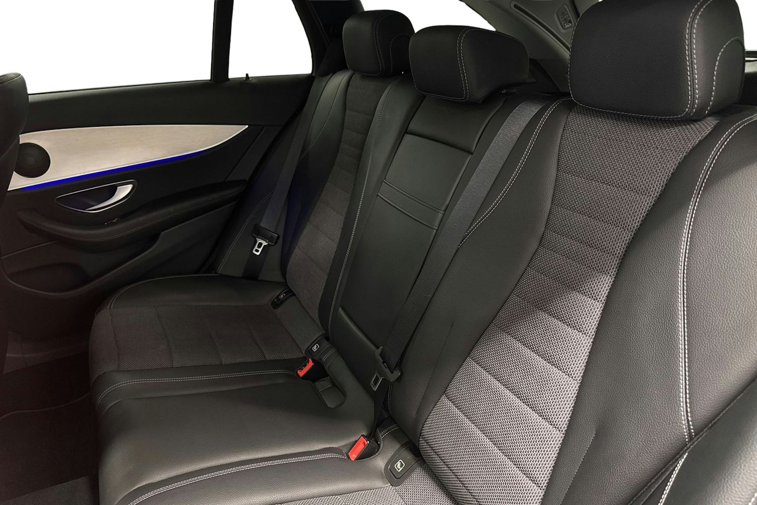 musta Mercedes-Benz E 2022 kuva 10.