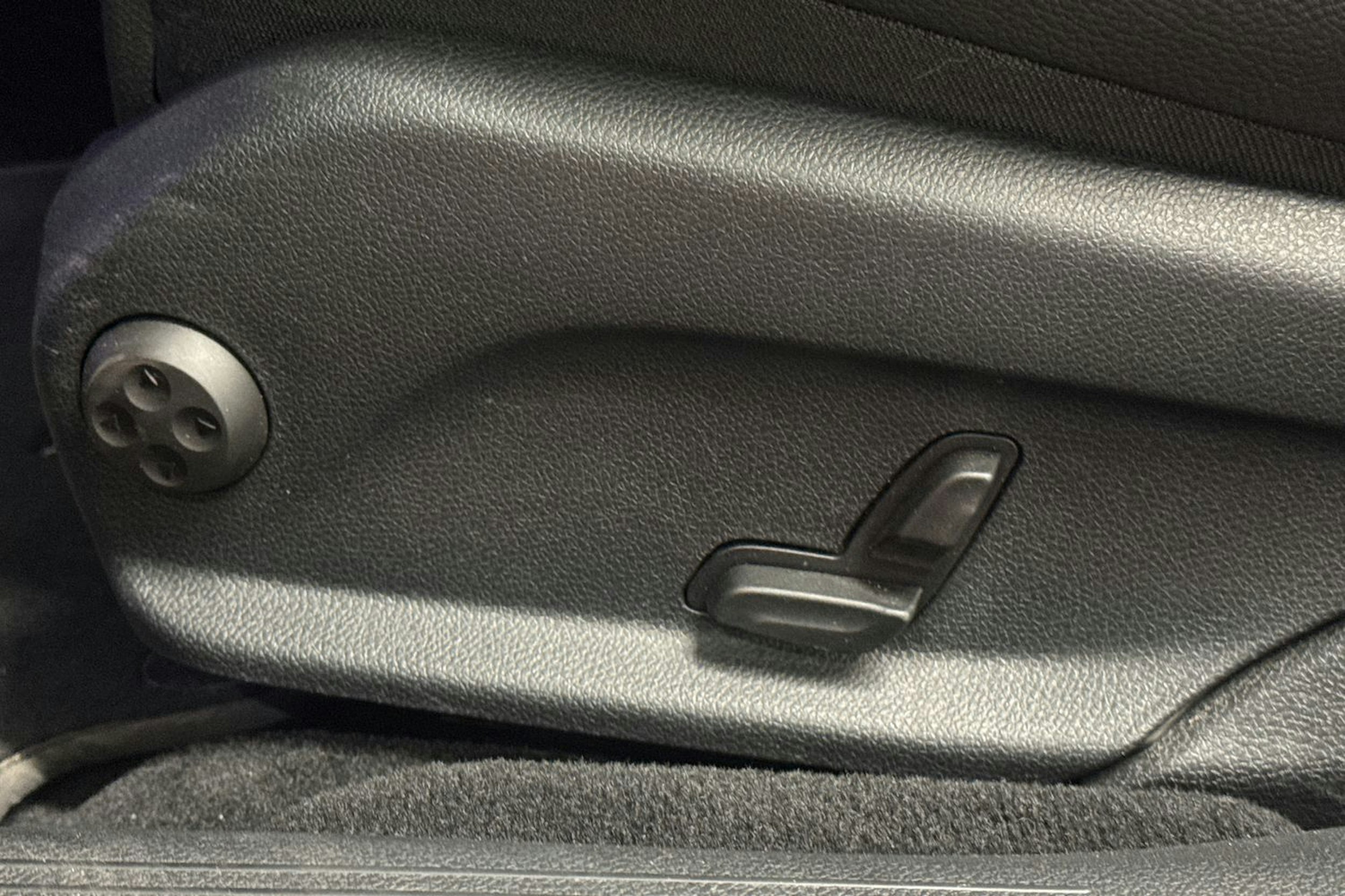 musta Mercedes-Benz E 2022 kuva 11.