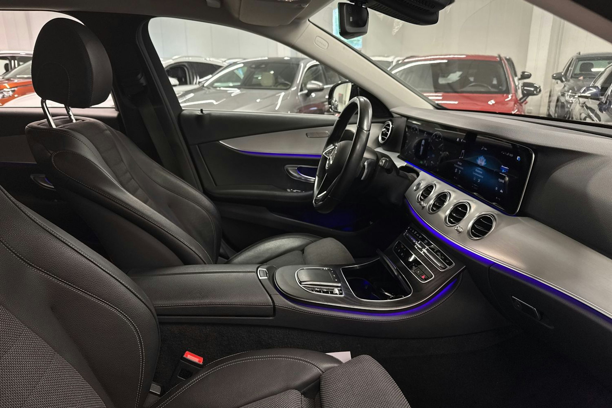 musta Mercedes-Benz E 2022 kuva 13.