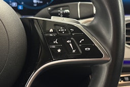 musta Mercedes-Benz E 2022 kuva 15.