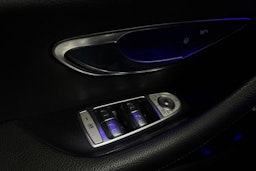 musta Mercedes-Benz E 2022 kuva 18.