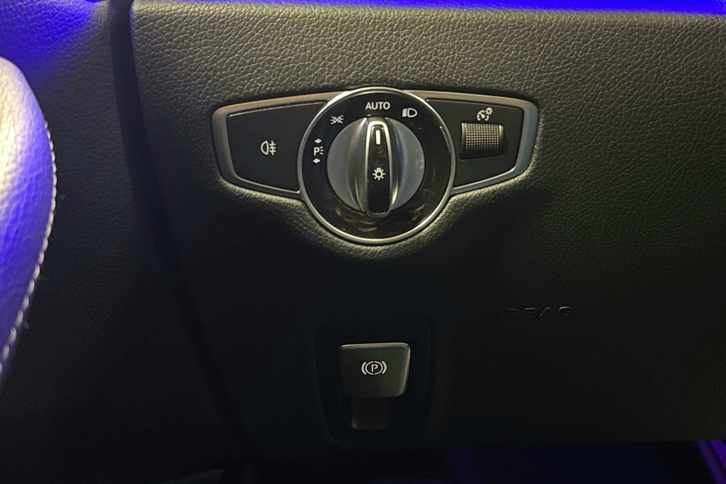 musta Mercedes-Benz E 2022 kuva 19.
