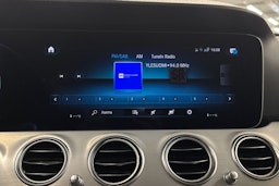 musta Mercedes-Benz E 2022 kuva 25.