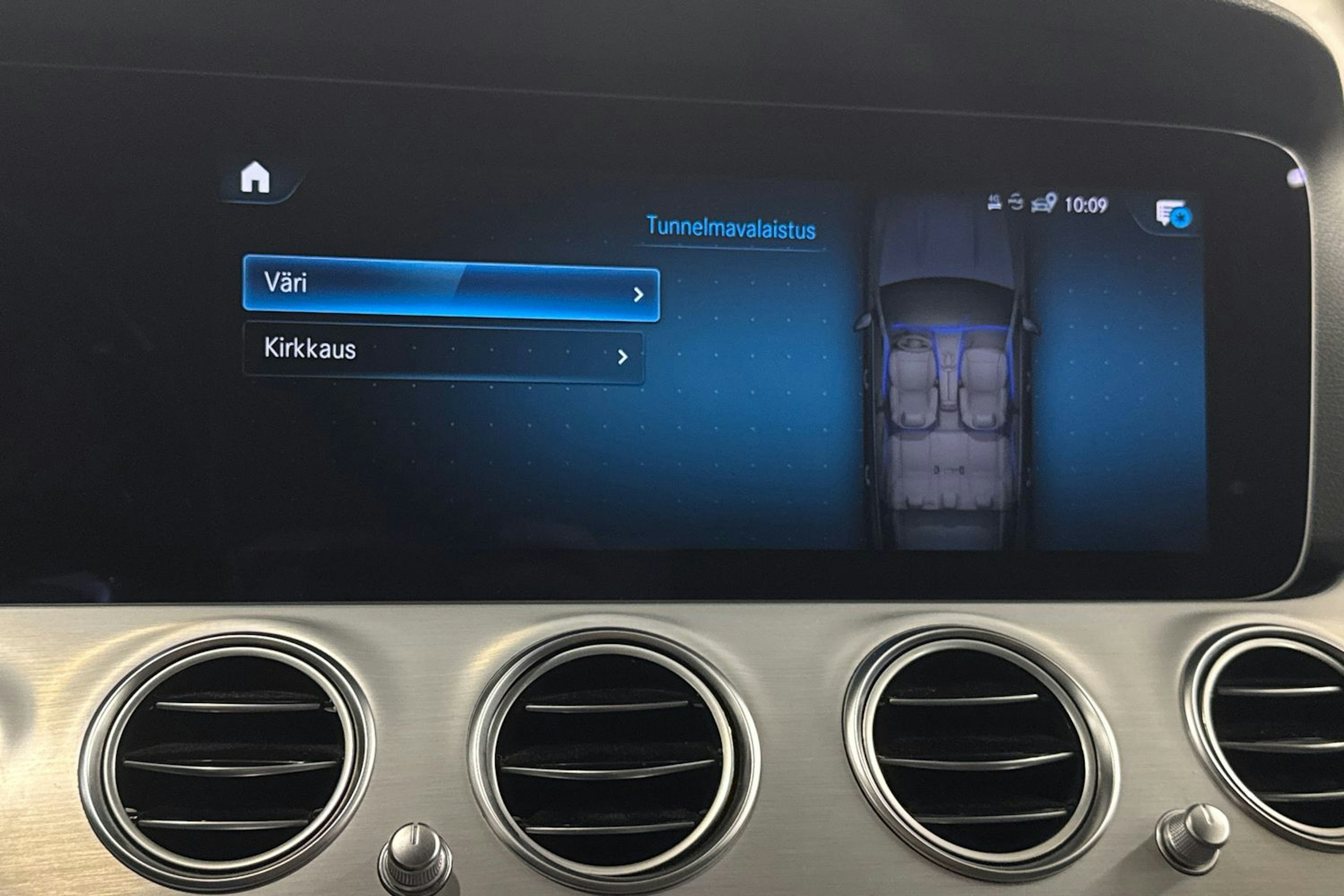 musta Mercedes-Benz E 2022 kuva 27.