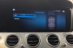 musta Mercedes-Benz E 2022 kuva 27.