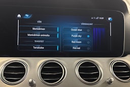 musta Mercedes-Benz E 2022 kuva 28.