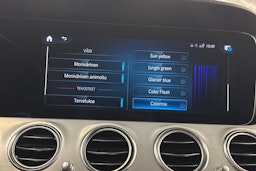 musta Mercedes-Benz E 2022 kuva 29.