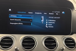 musta Mercedes-Benz E 2022 kuva 30.