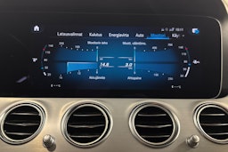 musta Mercedes-Benz E 2022 kuva 32.