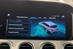 musta Mercedes-Benz E 2022 kuva 34.